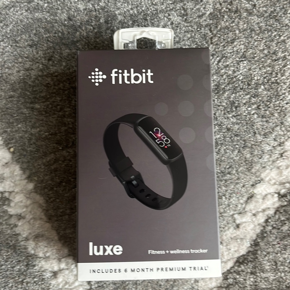 Fitbit luxe - brand new-unopened
